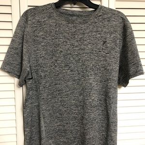 Medium Old Navy Active Go-Dry T-Shirt